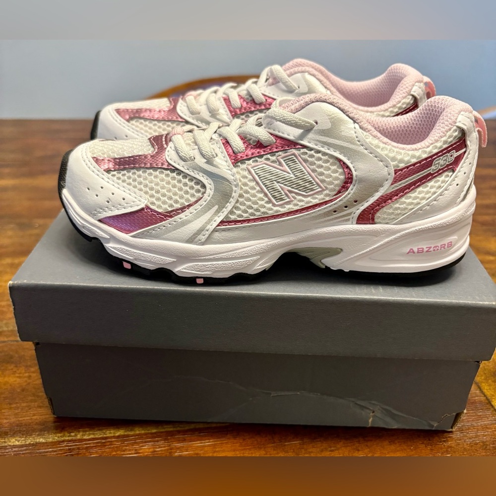 Brand new SIZE 1 Youth Girls' Little Kids' New Balance 530 Casual Shoes - Picture 6 of 9